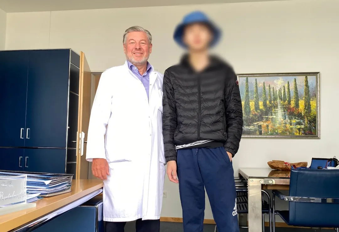 腦干膠質(zhì)瘤12年，研讀研究、求診，終得國(guó)際腦瘤專(zhuān)家手術(shù)順利切除