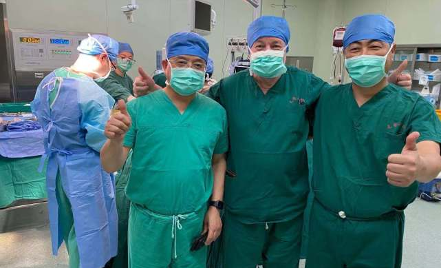 INC德國(guó)巴特朗菲教授攜手無錫二院，開展高難度疑難復(fù)雜腦瘤手術(shù)