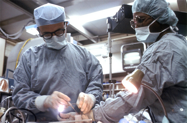 鐮旁、矢狀竇旁腦膜瘤切除手術(shù)會造成哪些并發(fā)癥？