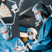 神經(jīng)膠質(zhì)瘤的級(jí)別與患者年齡有關(guān)嗎？