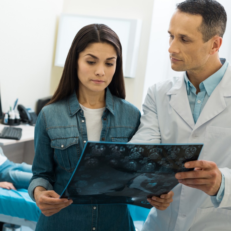 顱咽管瘤的臨床表現(xiàn)有哪幾個(gè)方面