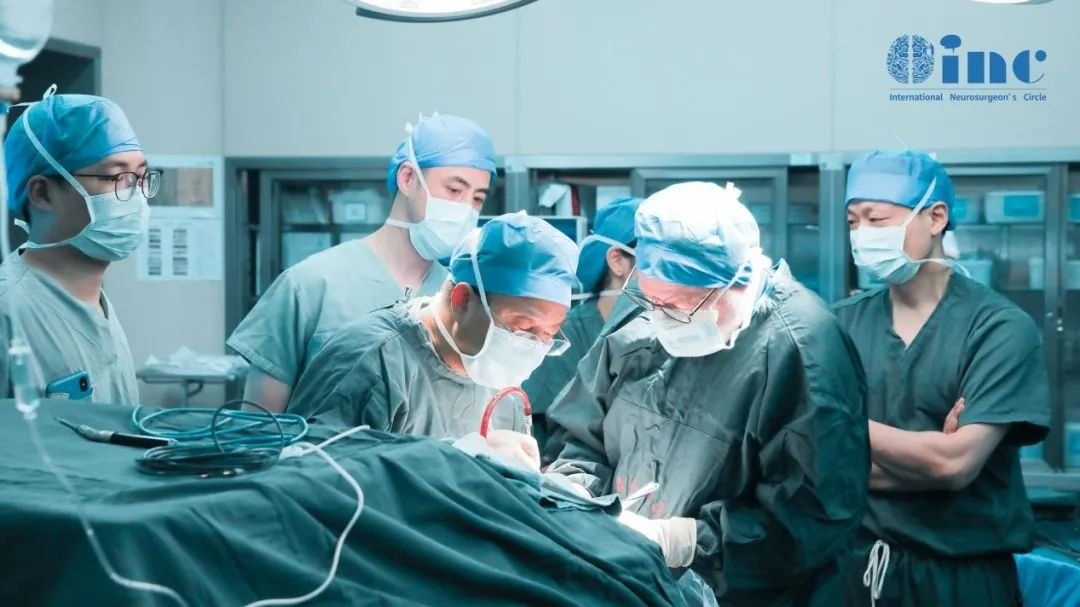 INC巴特朗菲教授在華為疑難腦瘤患者示范手術(shù)