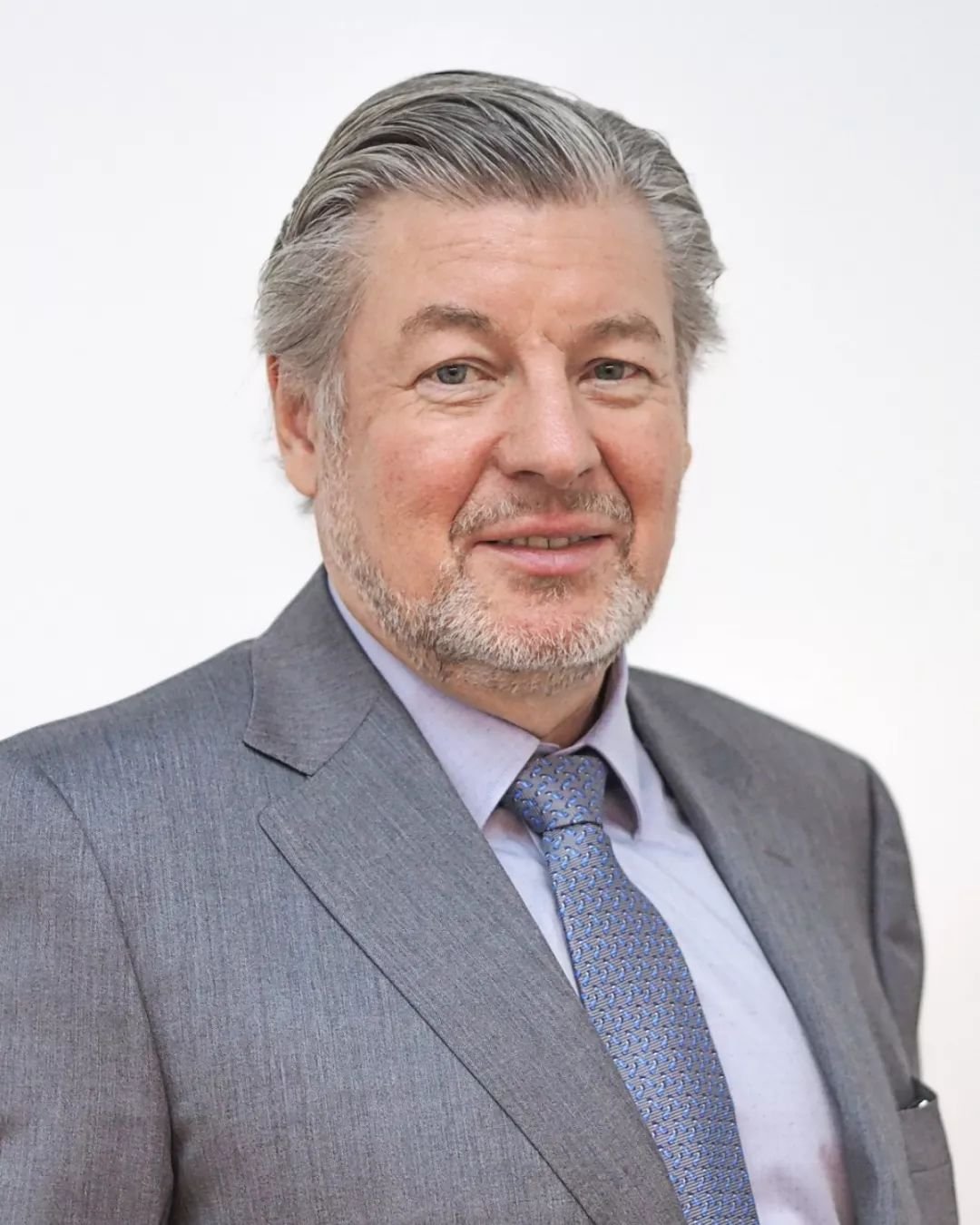 視神經(jīng)膠質(zhì)瘤首刀未切干凈、右眼近失明，下一步“化療”還是“二次手術(shù)”，還會合適嗎？