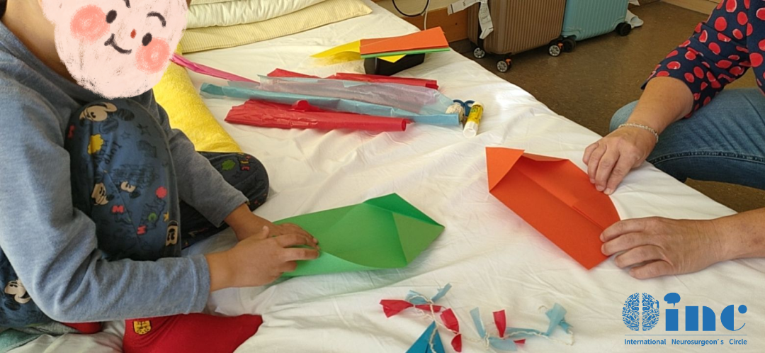 為了孩子的健康，他們決定遠赴德國。最終，腫瘤得到全切。安安在術(shù)后神經(jīng)狀況無改變、無并發(fā)癥，神經(jīng)功能一切正常，四肢可以側(cè)向移動。術(shù)后僅僅5天，安安正式出院，準備回國。