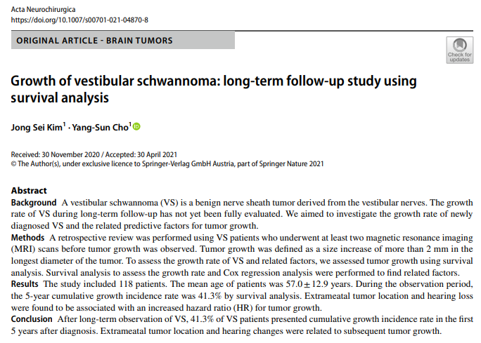 通過(guò)生存分析發(fā)現(xiàn)，患者5年累計(jì)生長(zhǎng)發(fā)生率達(dá)41.3%。進(jìn)一步的多因素分析顯示，腫瘤位于鼓室外和存在聽(tīng)力損失是預(yù)測(cè)腫瘤生長(zhǎng)的獨(dú)立危險(xiǎn)因素。這些發(fā)現(xiàn)為VS患者的個(gè)體化隨訪策略制定提供了重要依據(jù)，特別是對(duì)于具有高危生長(zhǎng)特征的患者可能需要更密切的影像學(xué)監(jiān)測(cè)。