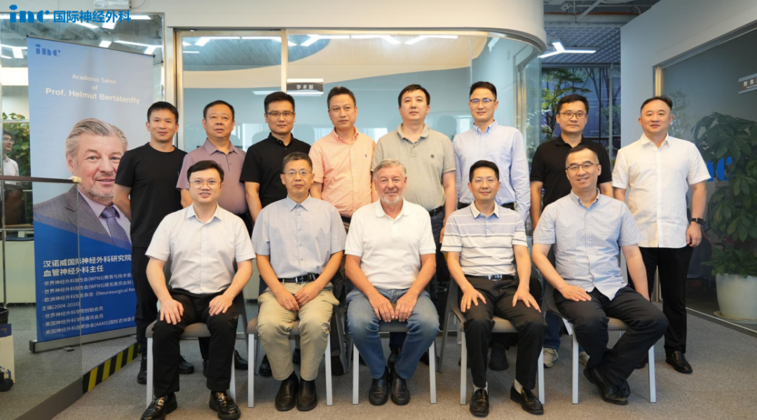 此刻，同在神經外科領域的大家相聚于此，分別后，也將重新奔赴在各自拯救生命的戰(zhàn)場上。