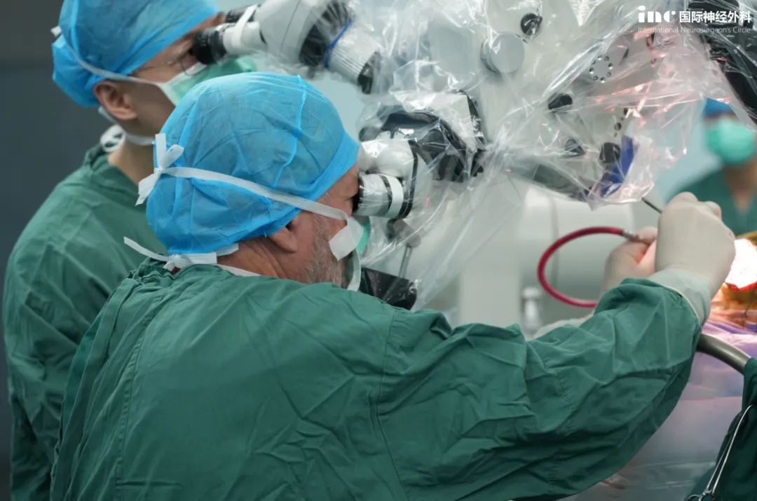手術(shù)由巴教授主刀