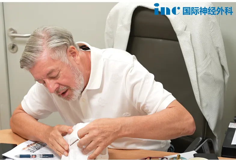 “你的腦袋里有個東西?！?8歲體檢查出腦膜瘤，福兮禍兮，何去何從?